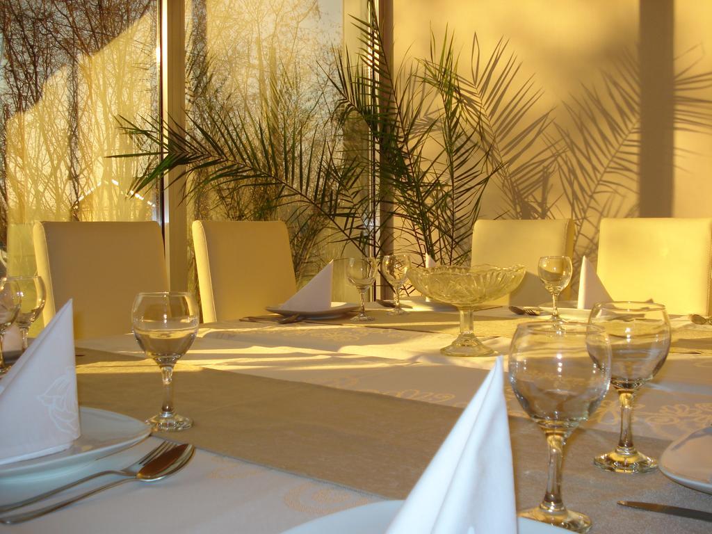 Hotel Konstantin Laplje Selo Ngoại thất bức ảnh