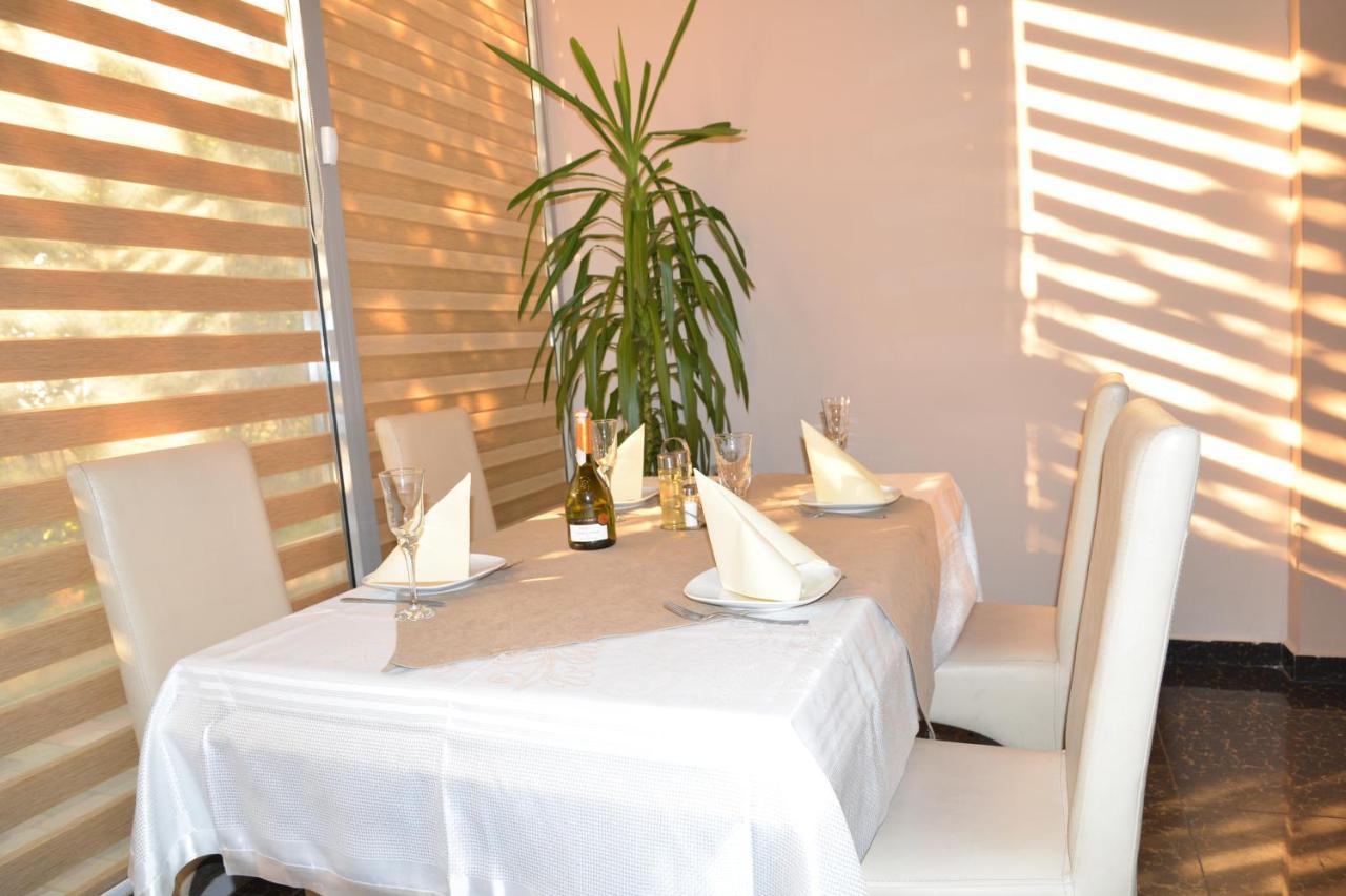 Hotel Konstantin Laplje Selo Ngoại thất bức ảnh
