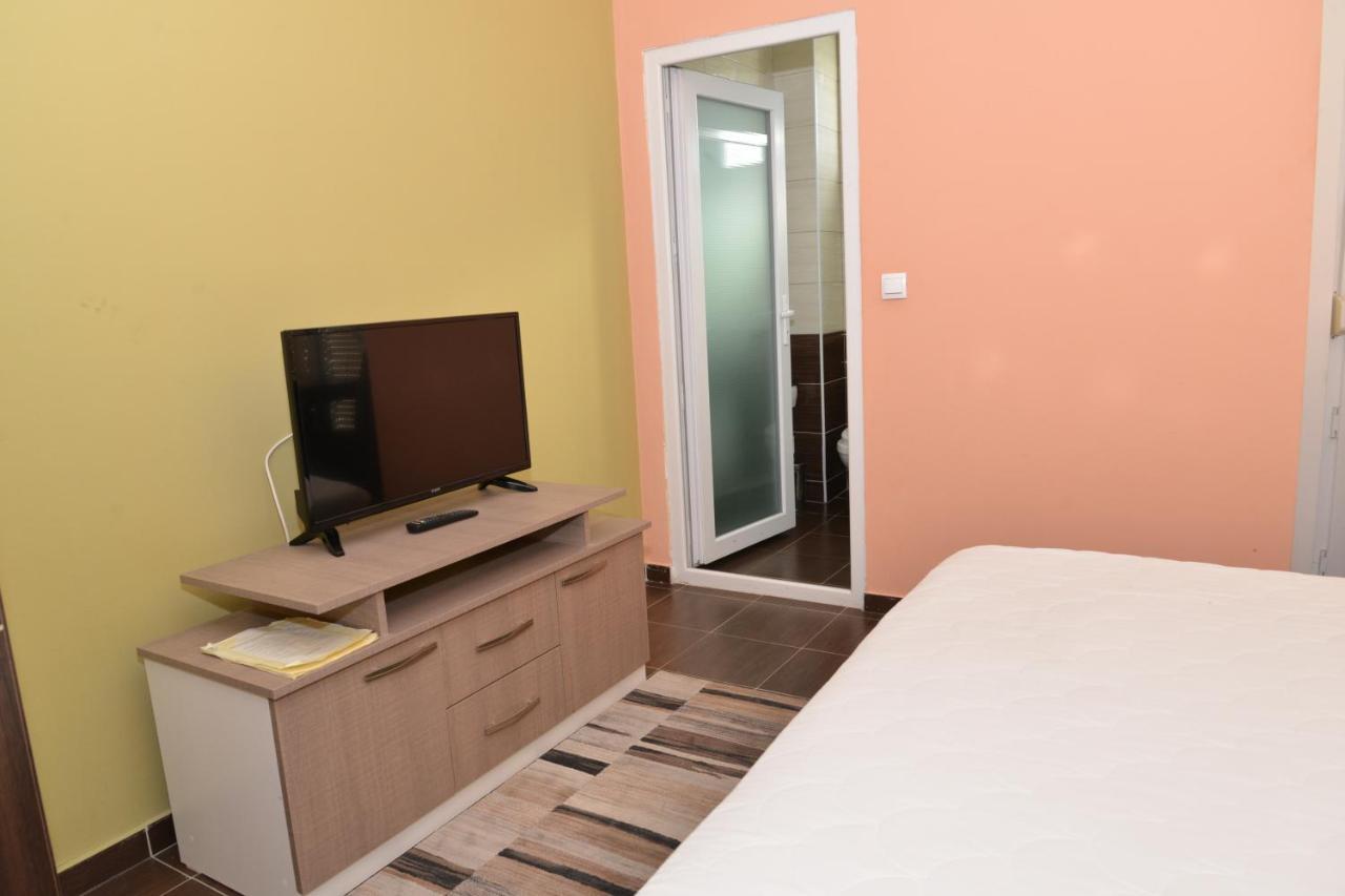 Hotel Konstantin Laplje Selo Ngoại thất bức ảnh