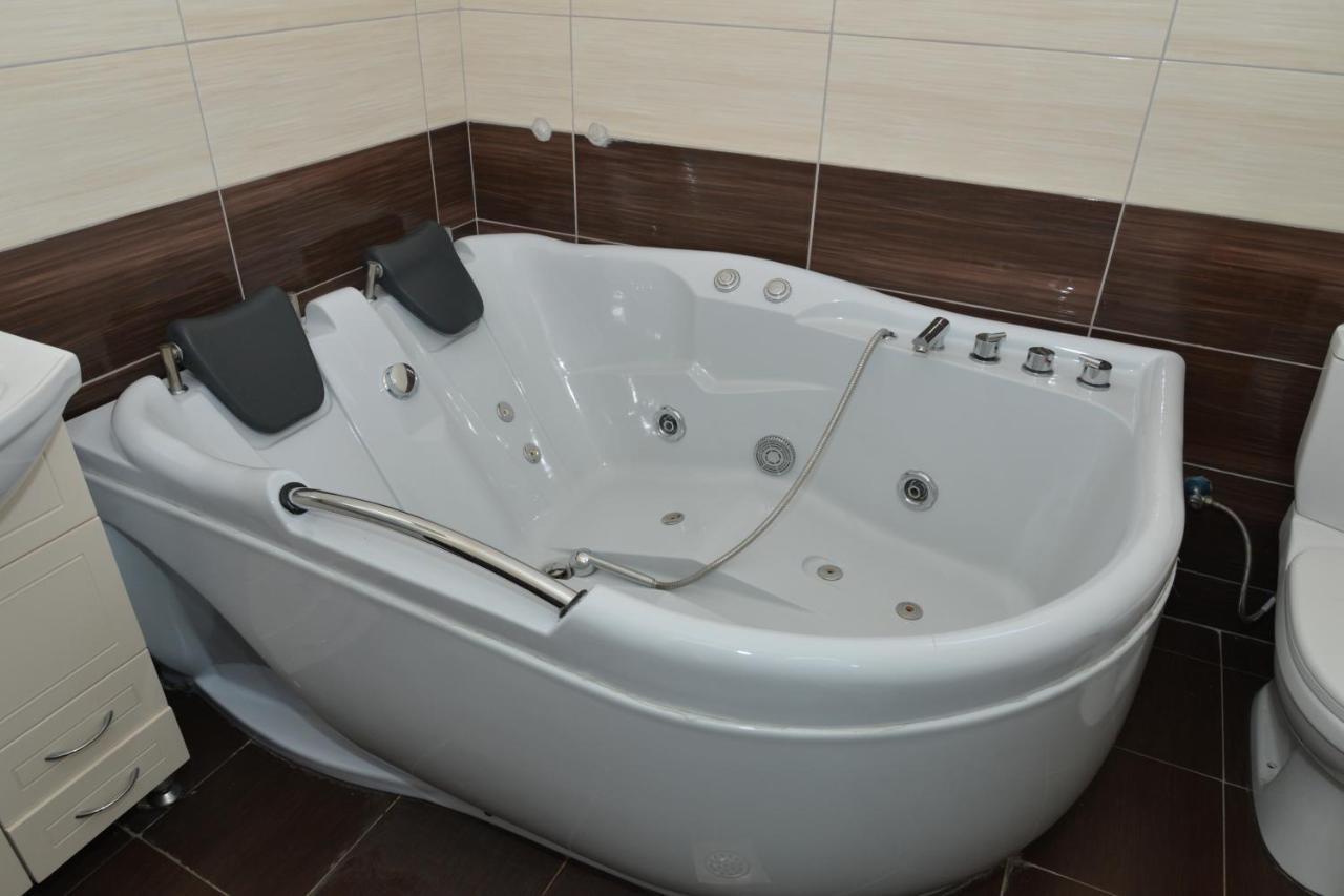 Hotel Konstantin Laplje Selo Ngoại thất bức ảnh