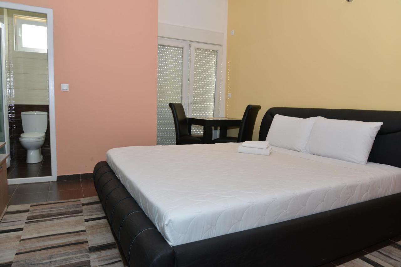 Hotel Konstantin Laplje Selo Ngoại thất bức ảnh