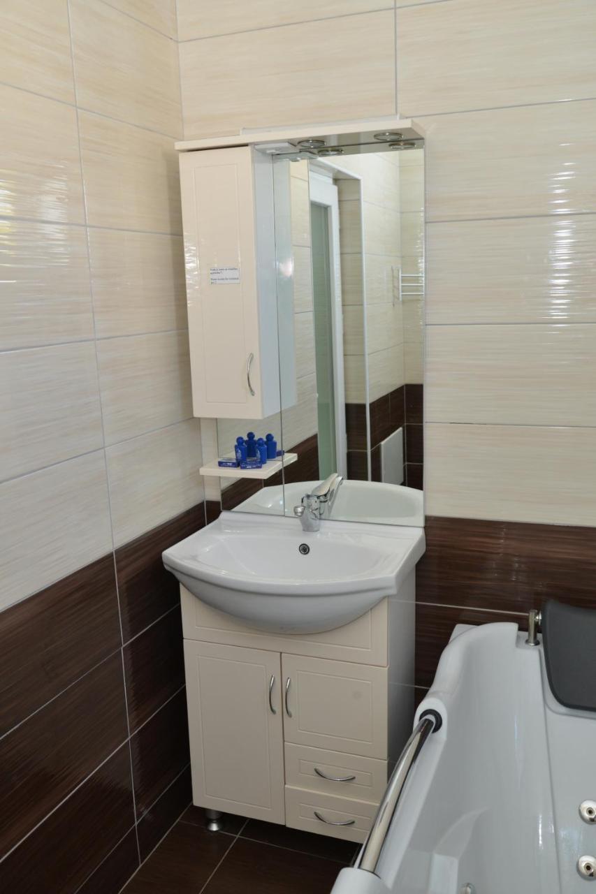 Hotel Konstantin Laplje Selo Ngoại thất bức ảnh