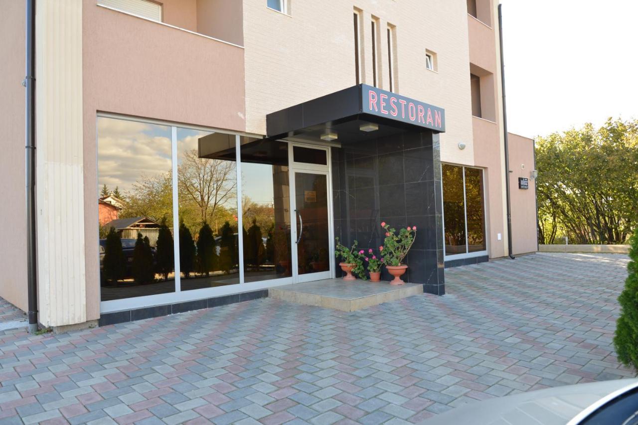 Hotel Konstantin Laplje Selo Ngoại thất bức ảnh